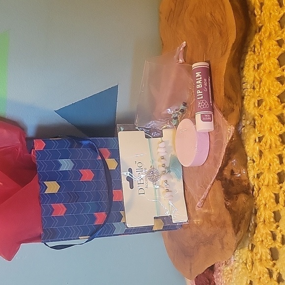 New 5 Piece Gift Set Bundle, Bracelets, Earrings, etc. Wrapped And Ready To Go - Picture 1 of 5